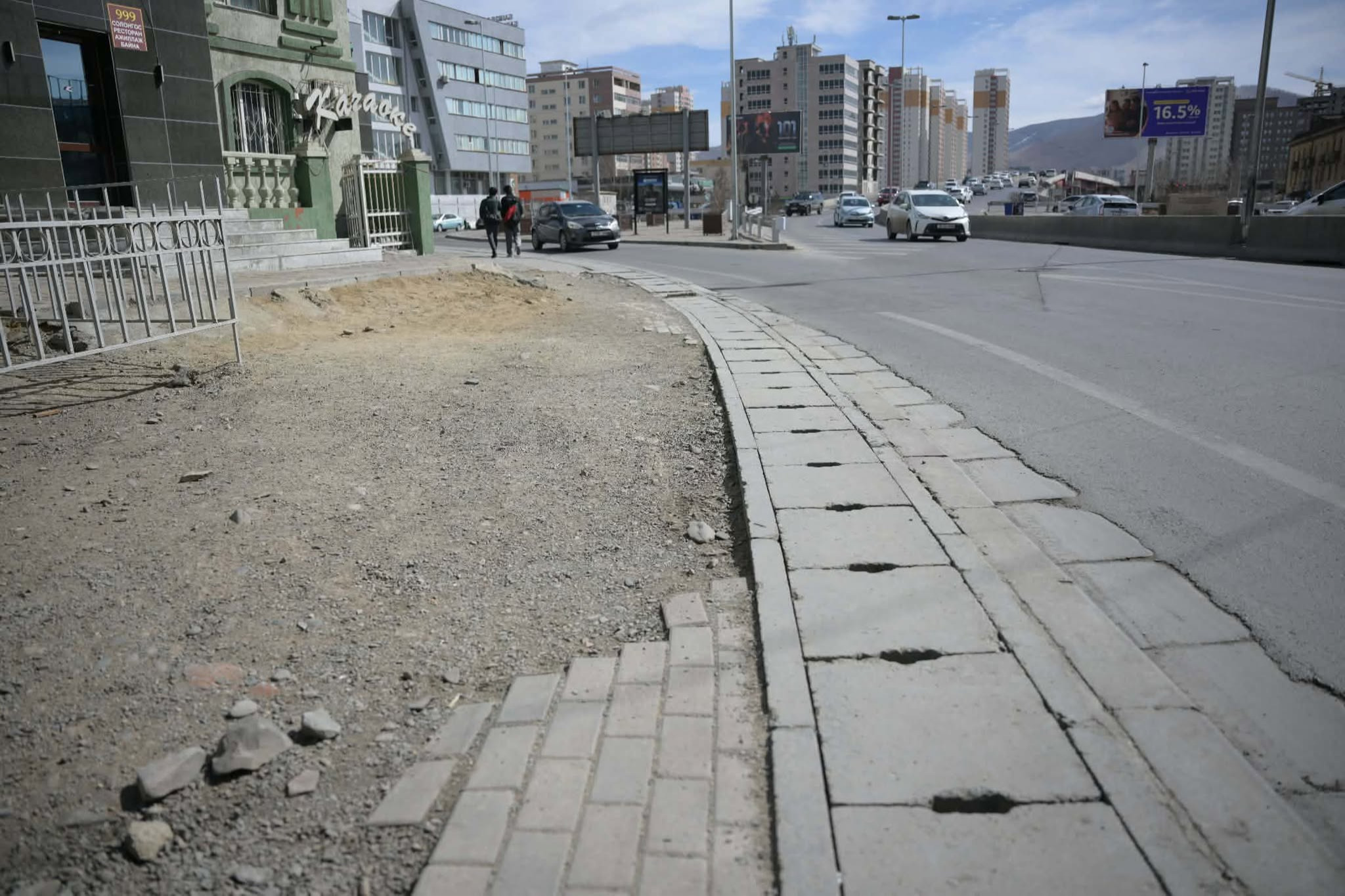 Нарны гүүрээс Баруун дөрвөн зам хүртэлх явган хүний зам, талбайг шинэчилнэ